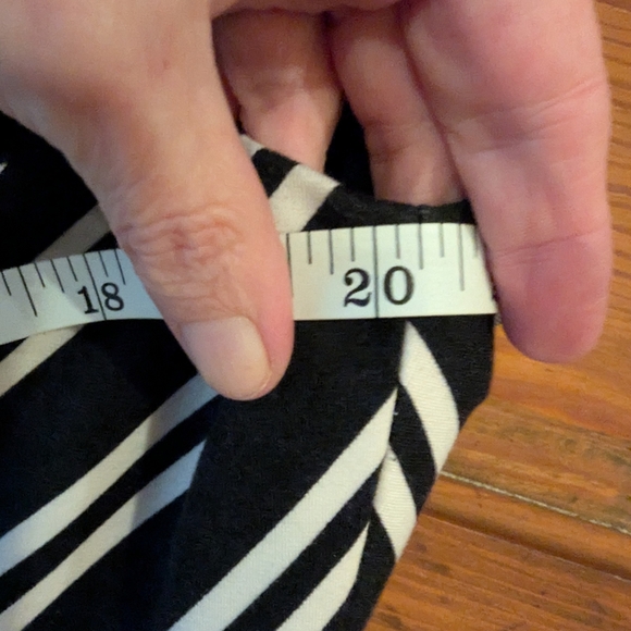 Elle Black and White Sleeveless V-Neck A-Line Dress - Picture 7 of 7